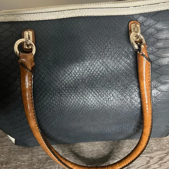 GUESS Satchel Handbag - Picture 8 of 11